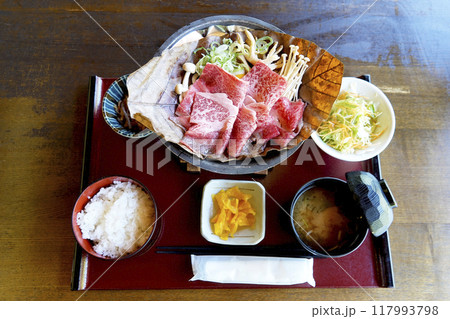 飛騨郷土料理 飛騨牛朴葉味噌膳 117993798