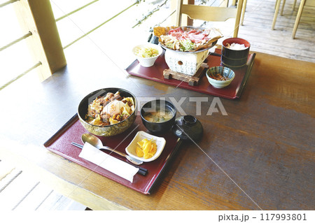 飛騨郷土料理 けいちゃん丼と飛騨牛朴葉味噌膳をテラス席で 飛騨郷土料理 けいちゃん丼と飛騨牛朴葉味噌膳をテラス席で 117993801