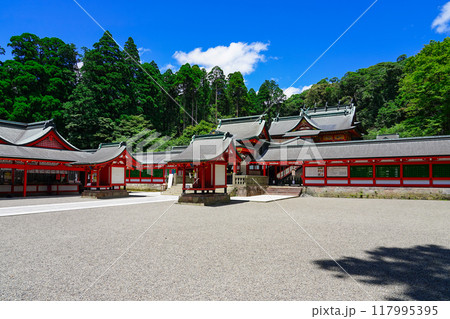 霧島神宮 国宝の幣殿・拝殿・本殿 (鹿児島県霧島市) 117995395