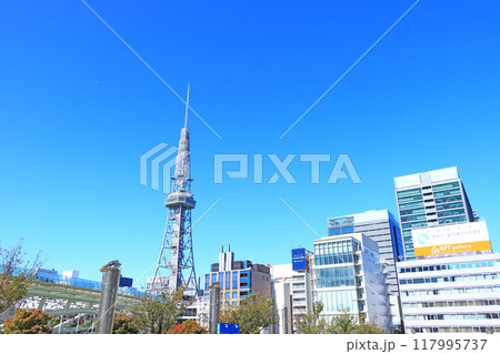 愛知県名古屋市、名古屋テレビ塔とオアシス21の風景 愛知県名古屋市、名古屋テレビ塔とオアシス21の風景 117995737