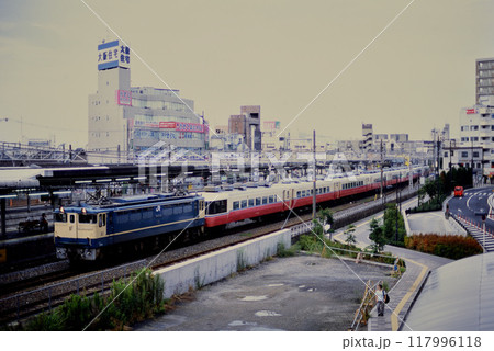 2006年 東海道線を走るEF651124快速ムーンライト九州 2006年 東海道線を走るEF651124快速ムーンライト九州 117996118