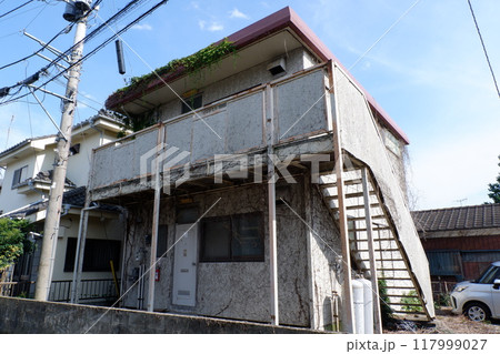 レトロなアパート レトロなアパート 117999027