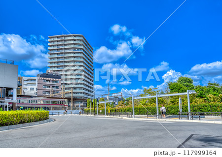 東京都調布市の都市風景　つつじヶ丘駅 117999164