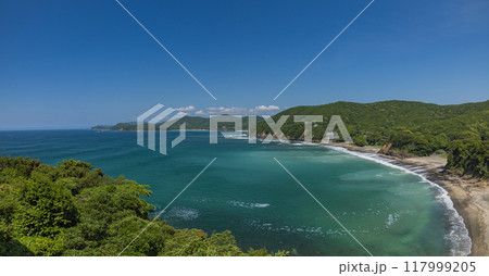 日本　三重県志摩市の塩鹿浜海岸 117999205