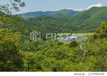 日本 三重県志摩市磯部町にあるおうむ岩から見える風景 日本 三重県志摩市磯部町にあるおうむ岩から見える風景 117999240