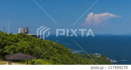 日本 三重県鳥羽市のパールロード沿いにある鳥羽展望台から見える太平洋と海女のテラス 日本 三重県鳥羽市のパールロード沿いにある鳥羽展望台から見える太平洋と海女のテラス 117999270