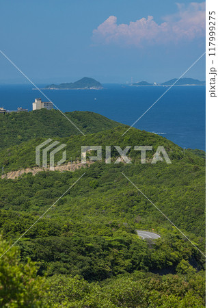 日本 三重県鳥羽市のパールロード沿いにある鳥羽展望台から見える太平洋 日本 三重県鳥羽市のパールロード沿いにある鳥羽展望台から見える太平洋 117999275