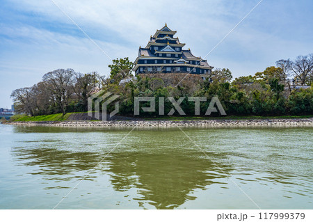 岡山市　旭川と岡山城 117999379