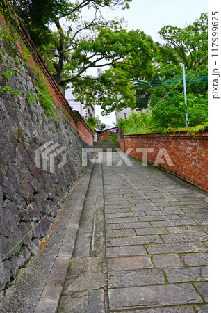 オランダ坂　坂の街並み　長崎市 117999625