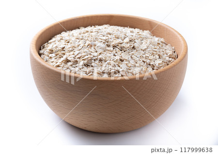 Rolled oats, healthy breakfast cereal oat flakes in bowl isolated on white background Rolled oats, healthy breakfast cereal oat flakes in bowl isolated on white background 117999638