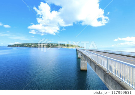 沖縄県、古宇利大橋の風景 117999651