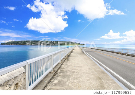 沖縄県、古宇利大橋の風景 117999653