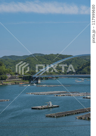 日本 三重県鳥羽市の生浦湾に架かる麻生の浦大橋 日本 三重県鳥羽市の生浦湾に架かる麻生の浦大橋 117999680