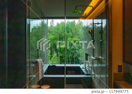 北海道 ニセコの高級リゾートホテル、東山ニセコビレッジ、リッツ・カールトン・リザーブの客室浴槽 117999775