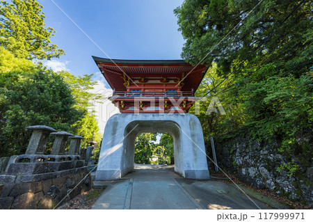 日本　三重県伊勢市朝熊町岳にある金剛證寺の極楽門 117999971