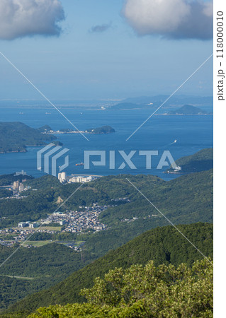 日本　三重県伊勢市　伊勢志摩スカイライン沿いにある朝熊山頂展望台から眺める伊勢湾 118000010