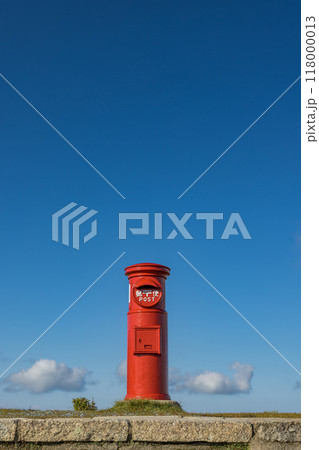 日本　三重県伊勢市　伊勢志摩スカイライン沿いにある朝熊山頂展望台にある天空のポスト 118000013