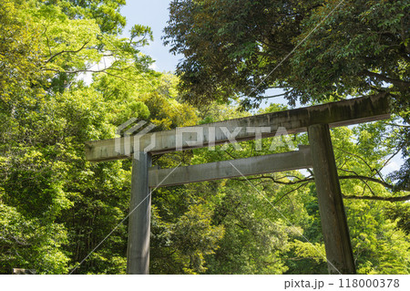 日本　三重県伊勢市にある伊勢神宮の内宮の鳥居 118000378