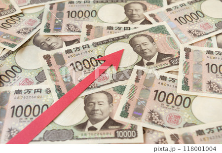 一万円札と上昇矢印　上昇　紙幣　上向き　値上げ　増税 118001004