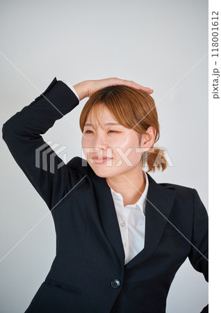 落ち込むビジネスウーマン　女性　仕事 118001612