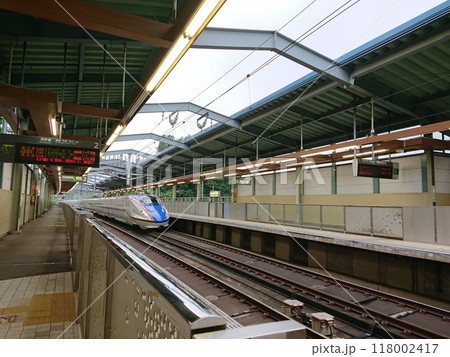 北陸新幹線安中榛名駅を通過するE7/W7系新幹線 北陸新幹線安中榛名駅を通過するE7/W7系新幹線 118002417