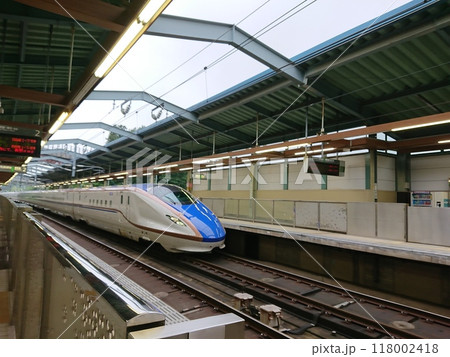北陸新幹線安中榛名駅を通過するE7/W7系新幹線 北陸新幹線安中榛名駅を通過するE7/W7系新幹線 118002418