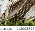 錆びた鉄階段　 118002892