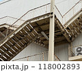 錆びた鉄階段　 118002893