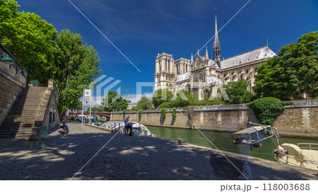Seine and Notre Dame de Paris timelapse hyperlapse is the one of the most famous symbols of Paris 118003688