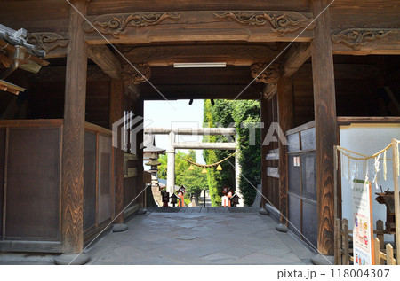 群馬県前橋市下大屋町の子育ての神様　朝日に輝く産泰神社 118004307