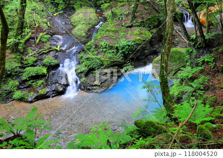 那須塩原の秘境スッカン沢　滝めぐり　素簾の滝（それんのたき） 118004520