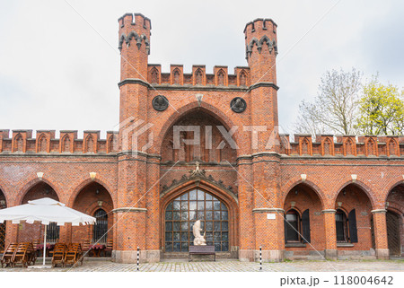 KALININGRAD, RUSSIA, April 18, 2024: View of the Rosgarten Gate on a spring day 118004642