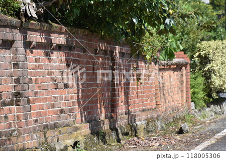 赤レンガの塀 118005306