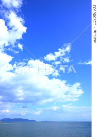 海沿いの道から見た瀬戸内海 海沿いの道から見た瀬戸内海 118006933