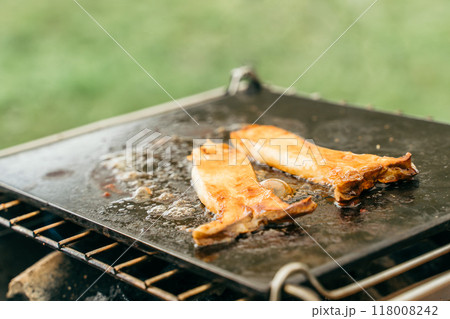 鉄板で焼くエリンギ 118008242