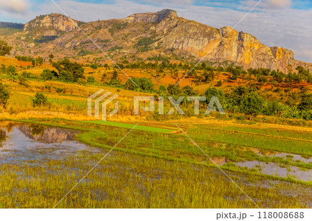 view of hills and mountains along main Madagascar road 118008688