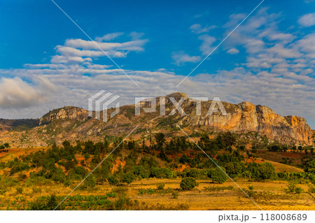 view of hills and mountains along main Madagascar road 118008689