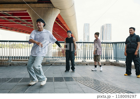 Dancing Enthusiasts Performing Under Urban Bridge Dancing Enthusiasts Performing Under Urban Bridge 118009297
