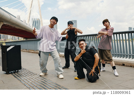 Group of Friends Posing on Urban Bridge 118009361