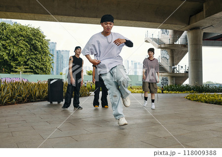 Dancing Hip Hop Outdoors in Urban Setting with Friends 118009388