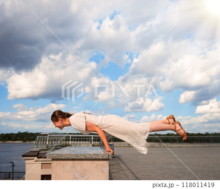 Girl in the city did a horizontal handstand 118011419