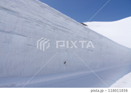 雪の大谷  立山黒部アルペンルート  118011856