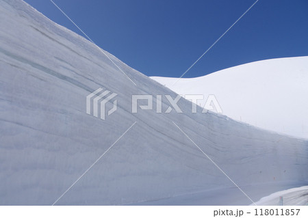 雪の大谷 立山黒部アルペンルート 雪の大谷 立山黒部アルペンルート 118011857