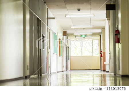 学校　廊下　イメージ 118013976