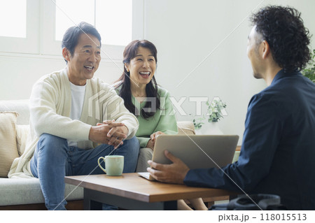 リビングのミドル夫婦 リビングのミドル夫婦 118015513