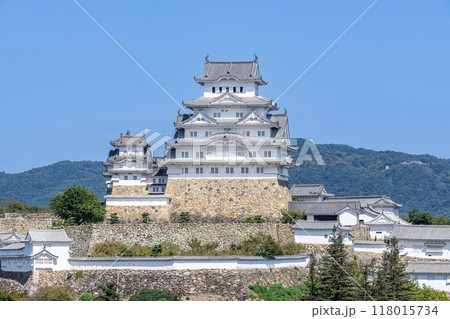 兵庫県姫路市 日本100名城 現存12天守の一つ 快晴の国宝姫路城天守 兵庫県姫路市 日本100名城 現存12天守の一つ 快晴の国宝姫路城天守 118015734