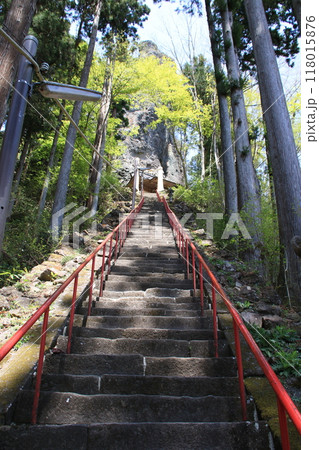 妙義山中之嶽神社の長い石段 118015876