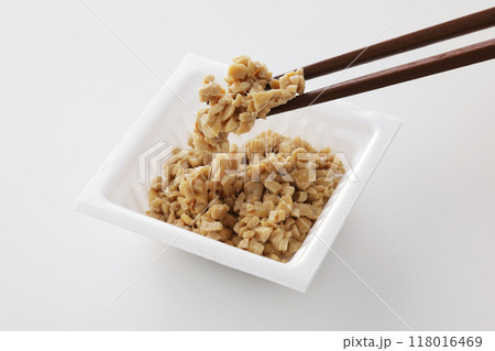 パックに入ったひきわり納豆 パックに入ったひきわり納豆 118016469