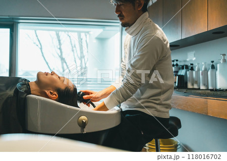 beauty parlor 118016702
