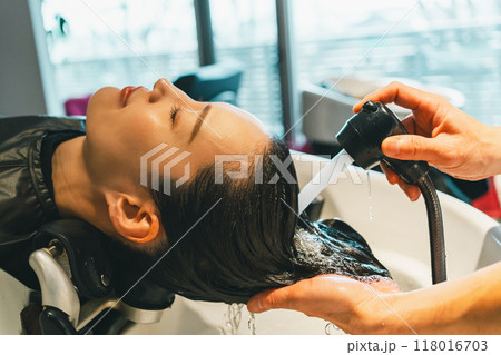 beauty parlor 118016703